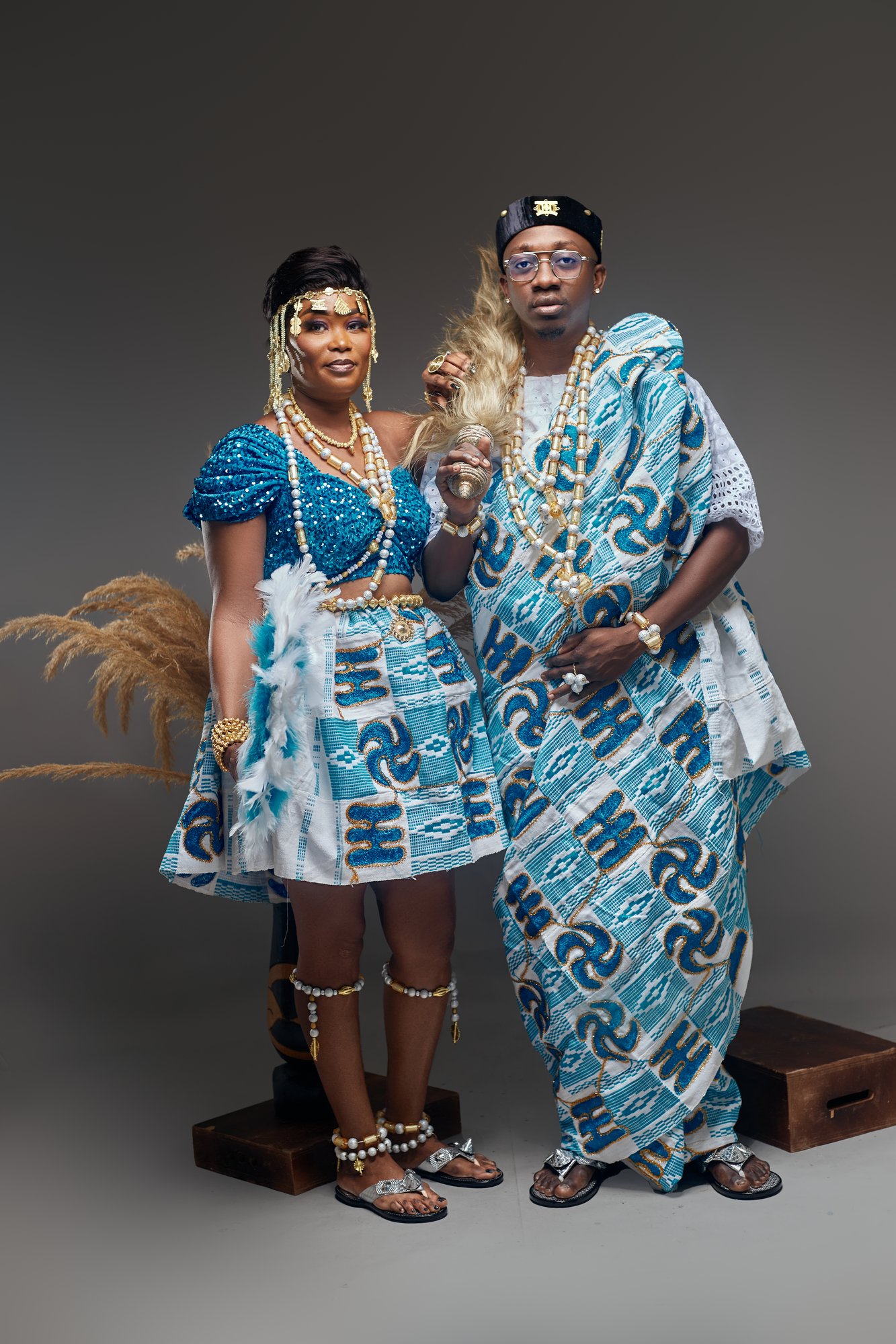 Medho et Clody en tenue traditionnelle